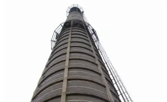 Upozorenje stručnjaka u Boru: Iz srušenog dimnjaka će izaći sve kancerogene materije. Ne izlazite iz stanova bez potrebe