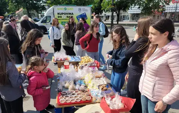 Na Skveru u Zaječaru održan je dobrotvorni bazar za lečenje Dimitrija Paunovića