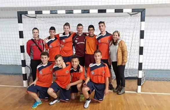 Učenici Osnovne škole "Vladislav Petković Dis" iz Grljana pobednici gradskog takmičenja u malom fudbalu