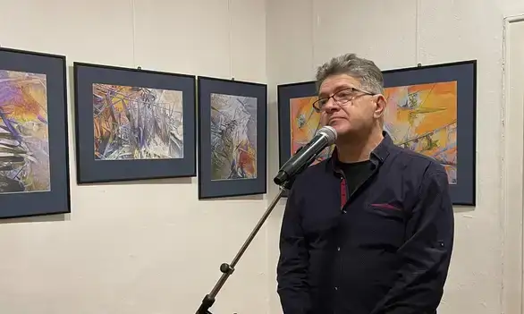 U Pozorišnom muzeju u Zaječaru sinoć otvorena petnaesta samostalna izložba fotografija Đorđa Ilića pod nazivom „U potrazi... sjaj u svemu”