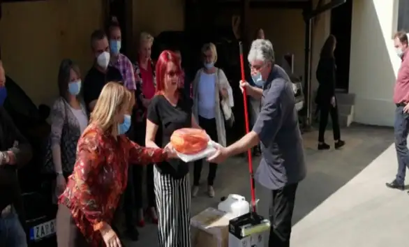 Gradska uprava Zaječar podelila dezinfekciona sredstva i maske školama: Portal Glas Zaječara opet bez poziva