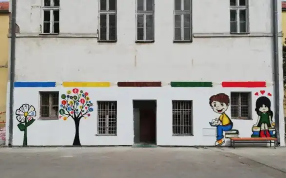 Humanitarno udruženje „DRAGI LJUDI” obnovilo fasadu ŠOSO „Jelena Majstorović“