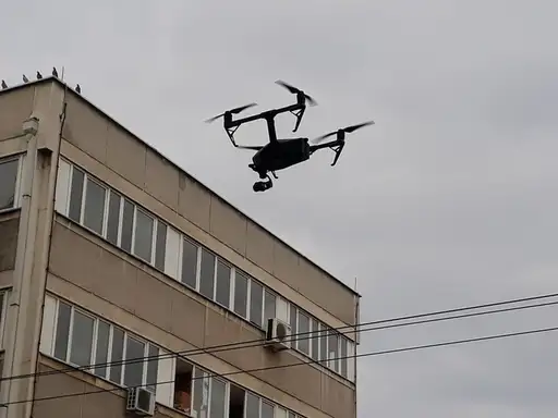 Rotari klubovi Bor i Sremska Mitrovica poklanjaju dronove osnovnim školama