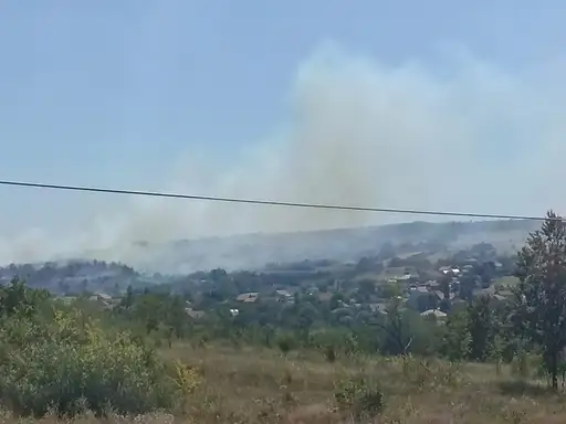 Požar pored Dubočana: Izgorela stara farma ovaca, i jedan objekat u selu, vatrogasci na terenu