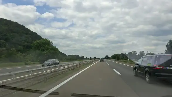 Saobraćaj umeren, uslovi za vožnju uglavnom povoljni