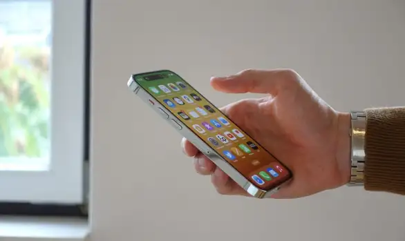 ISKORISTI POSLEDNJU PRILIKU ZA VREDNE NAGRADE: Priključi se takmičenju i osvoji iPhone 14 pro, Samsung S23 ili električni trotinet!