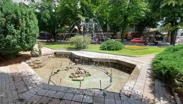 Nakon pisanja Glasa Zaječara sa fontane u Zaječaru "potekla voda studena"