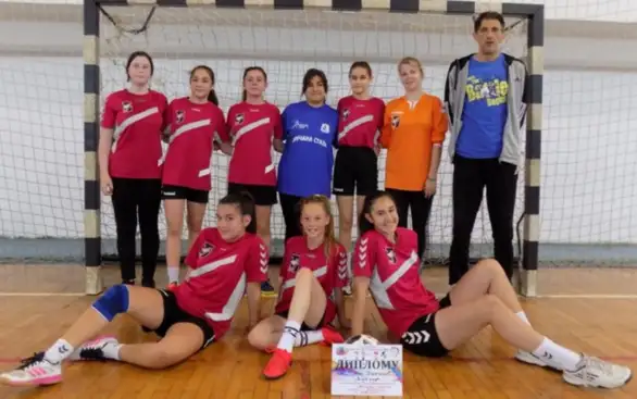Ženska futsal ekipa OŠ "Đura Jakšić" osvojila prvo mesto na Međuokružnom takmičenju