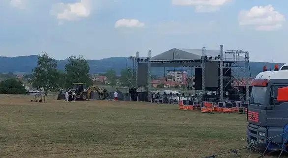 Pred početak Gitarijade asfaltiranje i košenje trave: Ovako izgleda početak 56. Gitarijade