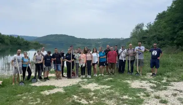 Sprovedena akcija čišćenja Grliškog jezera: Sakupljeno oko 100 džakova smeća
