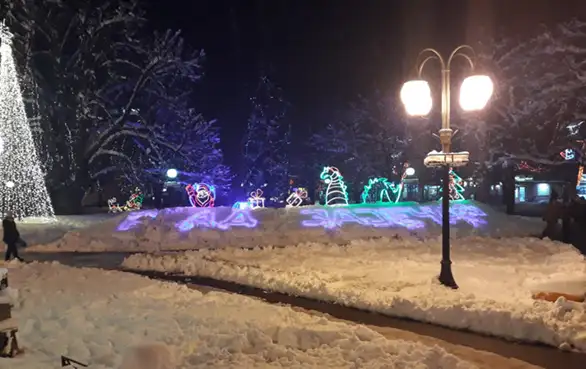 Za razliku od većine evropskih gradova, prazničnu rasvetu i ukrase u Srbiji plaćaju poreski obveznici - Zaječar za dve godine 6.148.877,98 dinara