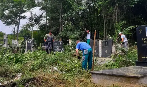 Počelo uređenje groblja u Vratarnici