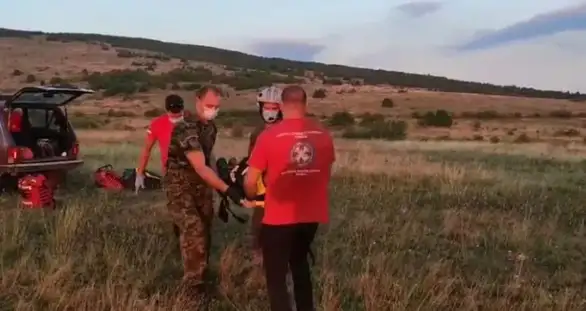 Pripadnici Vojske Srbije i Gorske službe spasili povređenog paraglajderistu na Rtnju