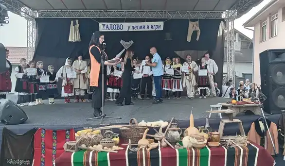 U Halovu održana manifestacija tradicionanog narodnog stvaralaštva „Halovo u pesmi i igri”