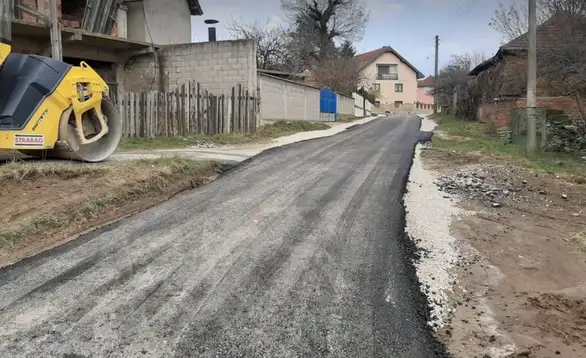 Asfaltiranje u Halovu: Odrađеno 500 mеtara ulicе, vrednost radova 2.900.000 dinara