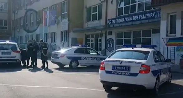 Zaječarska policija izvela sumnjivog muškarca iz Gimnazije
