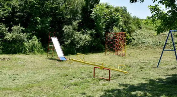 Izletište "VANJIN JAZ" uređeno i opremljeno novim spravama za decu