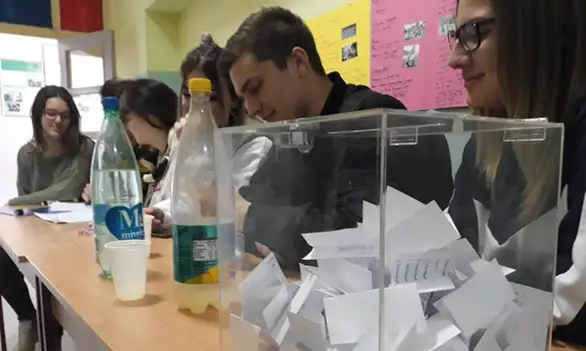 U toku je glasanje za predsednika parlamenta u Gimnaziji (VIDEO+FOTO)