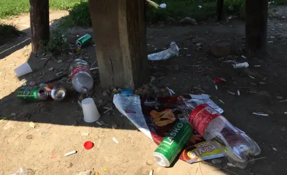 Vanjin Jaz zatrpan smećem