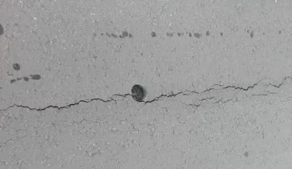 Na rekonstruisanom putu Brusnik - Tamnič još veće pukotine: Nove pukotine kod železničke stanice Brusnik