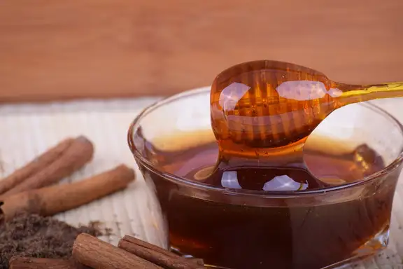 Zaječarski pčelari donirali med i propolis Crvenom krstu