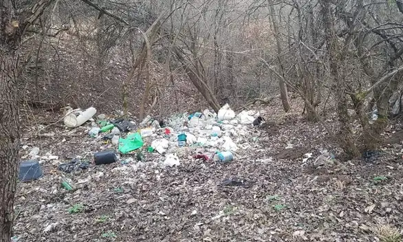 Divlja deponija iznad "Vešala" na Kraljevici