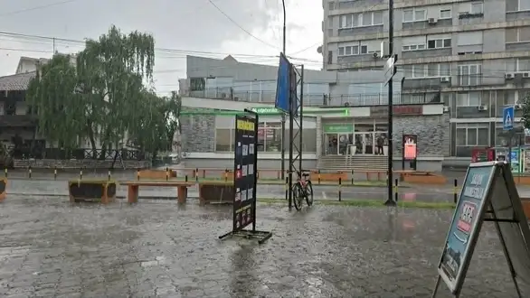 Oblačno i nestabilno, mestimično s kišom, pljuskovima i grmljavinom
