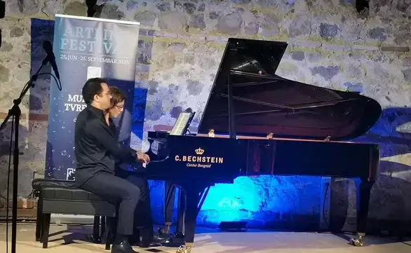 Održan “Koncert za klavir u četiri ruke” egipatskog pijaniste koji živi u Njujorku, Mohameda Šemsa i beogradske pijanistkinje Jovanke Višekrune Janković