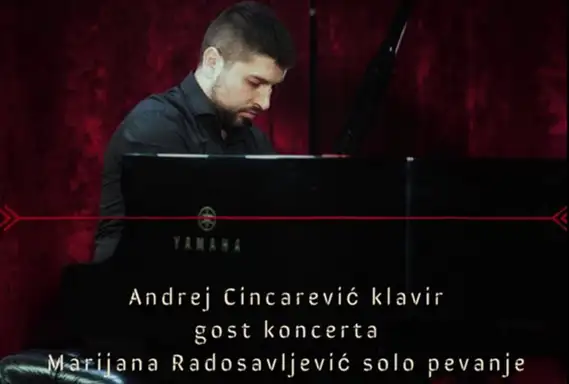 Sala Muzičke škole: Andrej Cincarević na klaviru