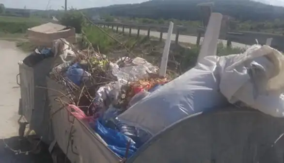 Kontejneri u Grljanu se ne prazne danima?