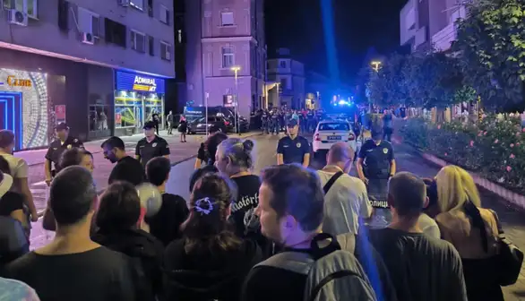 Opet kordon u Zaječaru razdvajao građane i pristalice SNS: Građani ostavili bele "linije" za naprednjake