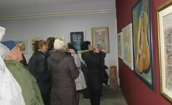 Sinoć otvorena izložba slika Nataše Božović u Galeriji Doma kulture u Kotlujevcu