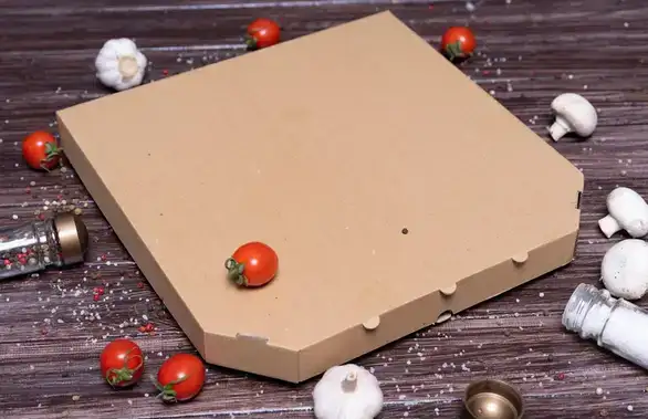 Ugostiteljski trio: činije za salate, kartonske kutije za pice i papirne kese za poneti