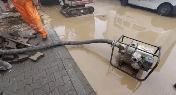 Kvar na vodovodnoj mreži u Varšavskoj ulici, nekoliko ulica bez vode: Nadležni se ne oglašavaju