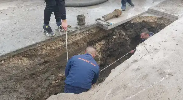 Još uvek deo grada bez vode: Radnici JKP "Vodovoda" na terenu