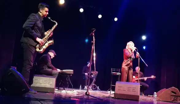 U prepunoj sali zaječarskog pozorišta sinoć održan koncert Lene Kovačević