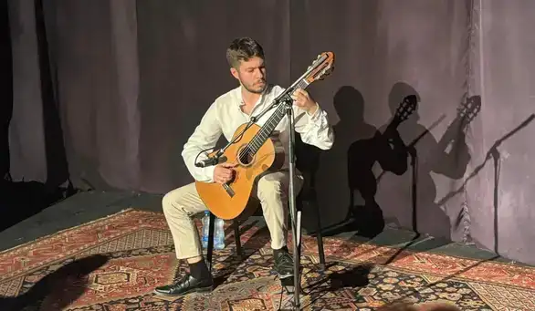 Gitarista Marko Radojković nastupio je, uz vokalnu pratnju supruge, pred zaječarskom publikom