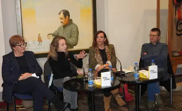 U okviru pratećeg programa 7. Festivala malih pozorišnih formi, održana promocija knjige „Neodustajanje“ autorke Marije Medenice