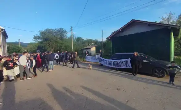 Ničić: Svaka čast na razumu svim pametnim meštanima Malog Izvor na pretnje ove šačice političkih plaćenika Ćute “Mute”, Krleta “Lampeka” i njegovog sinka, lude Naste sa FB, da zaustave razvoj ovog sela