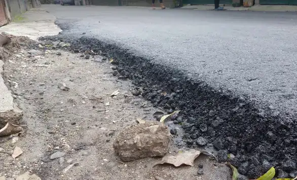 “Hvala predsedniku Vučiću što nam je dao asfalt za stadion koji nikome ne treba”: Deo stanara asfaltirane Mišarske ulice nezadovoljni izvedenim radovima