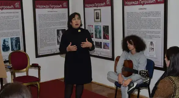 U okviru pratećeg programa 6. Festivala malih pozorišnih formi, otvorena izložba autorke Dušanke Botunjac i izvedena monodrama Vesne Stanković