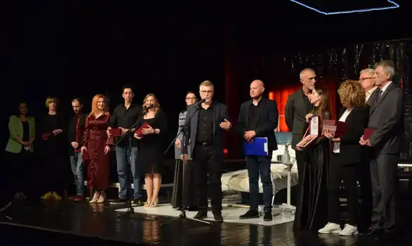 Dodelom nagrada laureatima i izvođenjem predstave „Uobraženi bolesnik“ kragujevačkog teatra spuštena zavesa na 59. festival profesionalnih pozorišta Srbije,, Joakim Vujić“