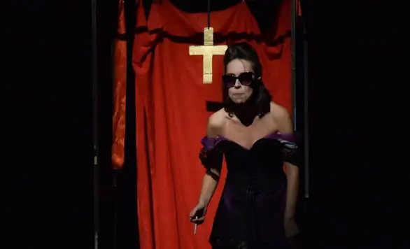 Zaječarska publika je treće festivalske večeri Malih pozorišnih formi, uživala u monodrami ,,Nana“