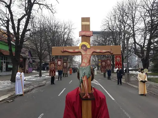 Svečanom litijom i plivanjem za Časni krst obeleženo Bogojavljenje