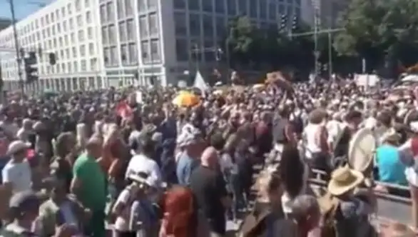 U Berlinu protest protiv mera uvedenih zbog korona virusa