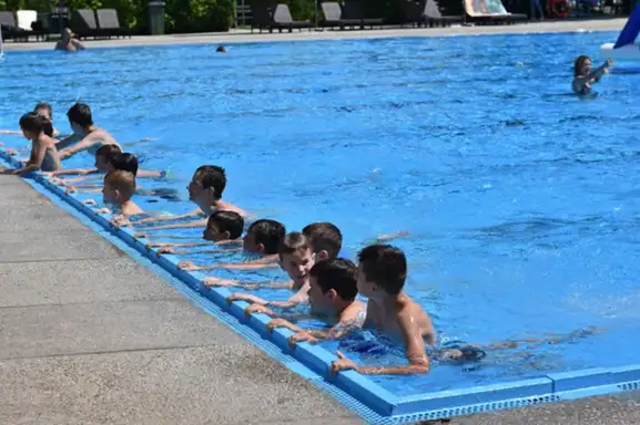 Škola plivanja na gradskom bazenu u Zaječaru, nastavlja da radi „punom parom“