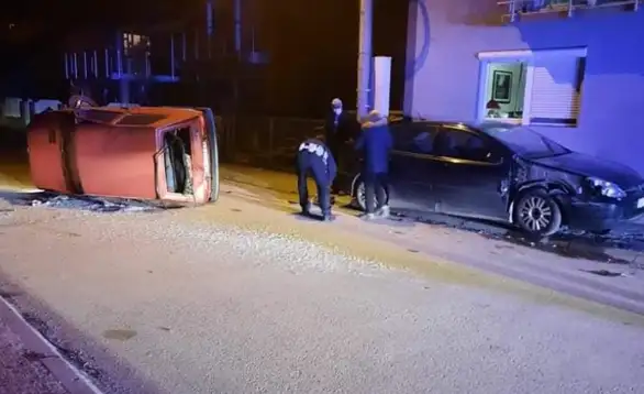 Saobraćajna nezgoda u Požarevačkoj ulici: Automobil udario u parkrani automobil