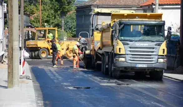 Asfaltirana ulica Narodnog fronta, vlast opet selektivno poziva novinare