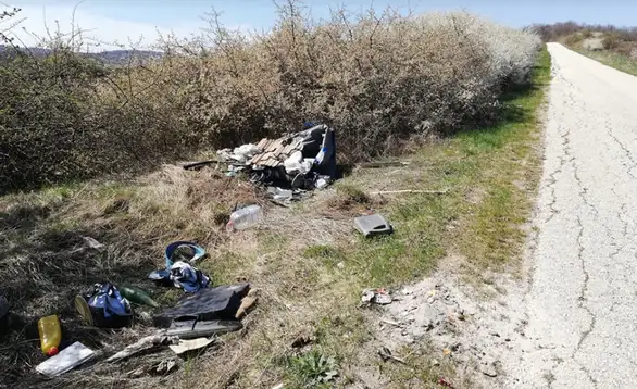 Prijavi problem: Više smetlišta kraj puta Zaječar - Nikoličevo, preko Belog brega