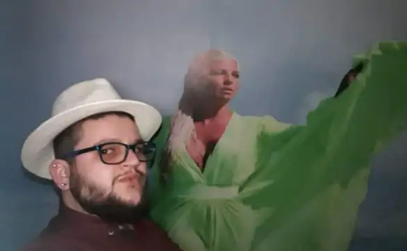 Ninoslav Mladenović iz Osnića Ima tetovažu Karleuše i tapetu sa njenim likom